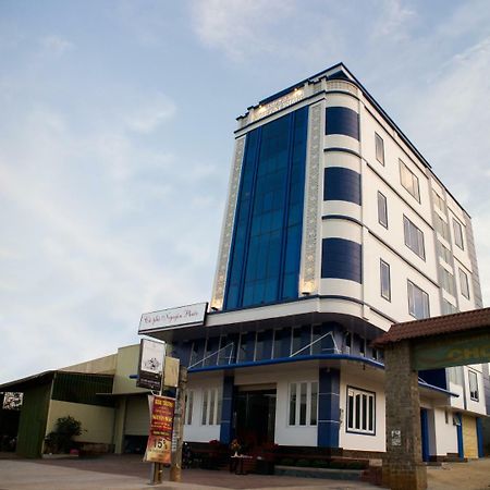 Hotel Nguyen Phuoc Pleiku Buitenkant foto